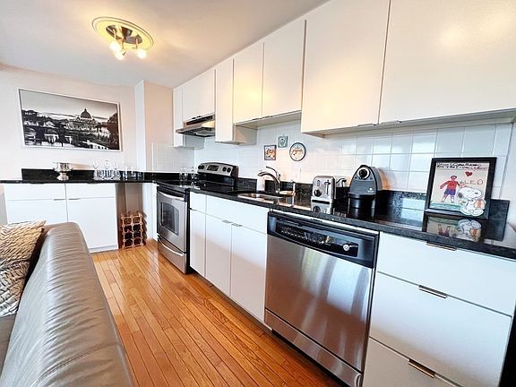 3rd image of 52-54 Russell St #2B