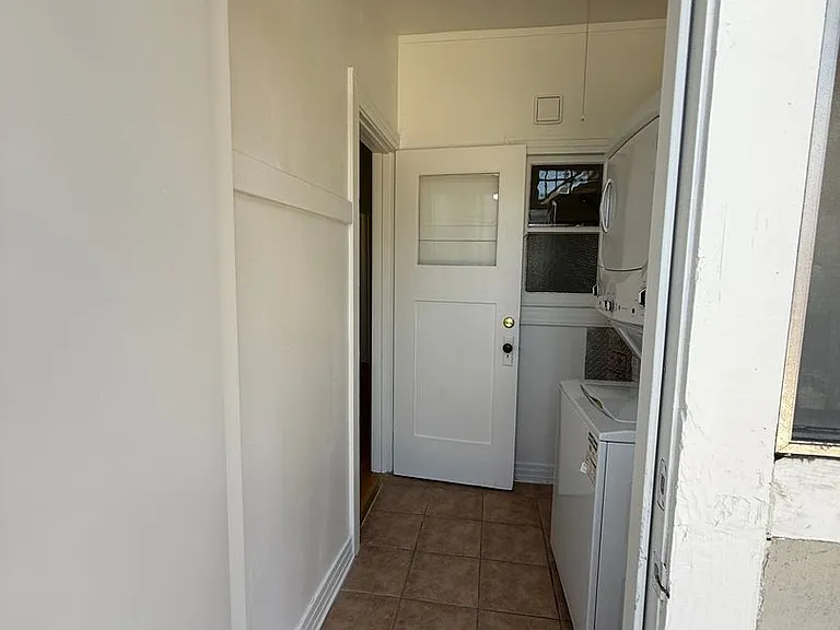 1143 N Commonwealth Ave — Photo 13