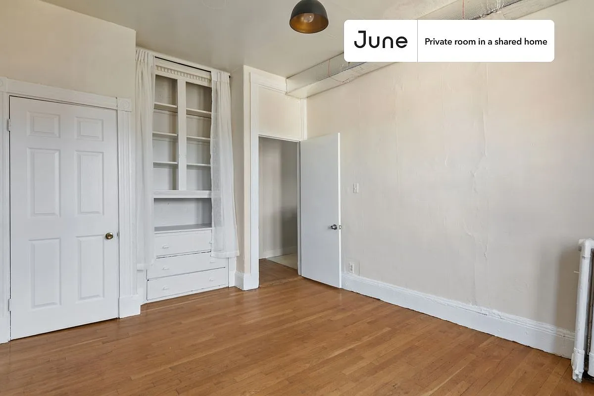 Queen bedroom in 4 bed/1 bath home in Allston #458 A — Photo 3