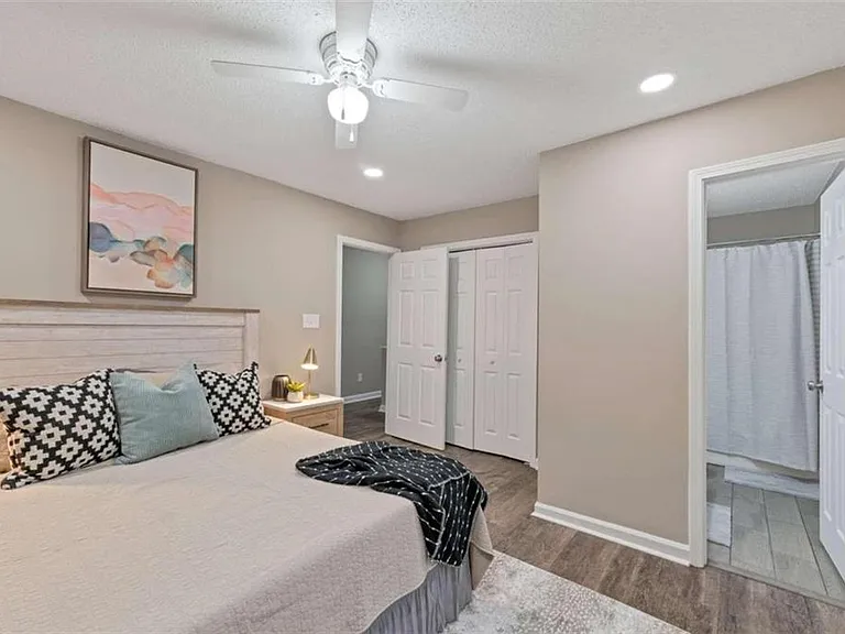 124 Bentley Pkwy — Photo 16