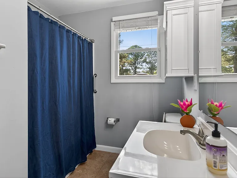 403 Holloway Dr — Photo 23