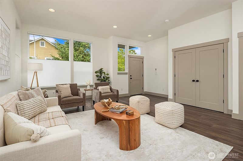 4th image of 4106 30th Avenue S