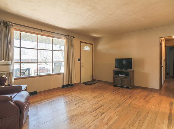 4th image of 2594 Sierra Dr