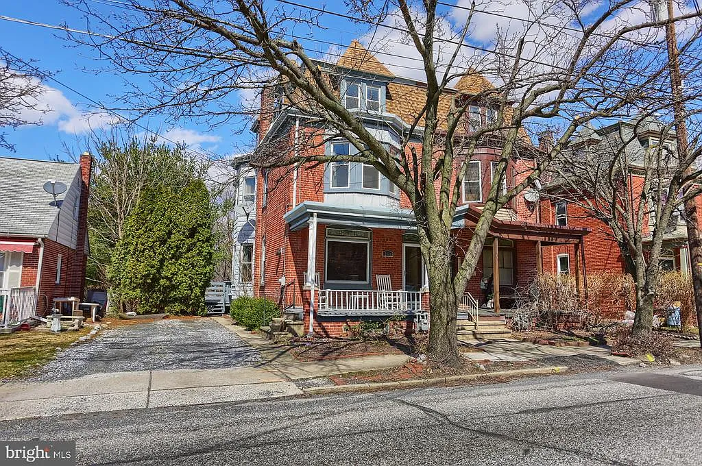 2723 Perkiomen Ave photo 1
