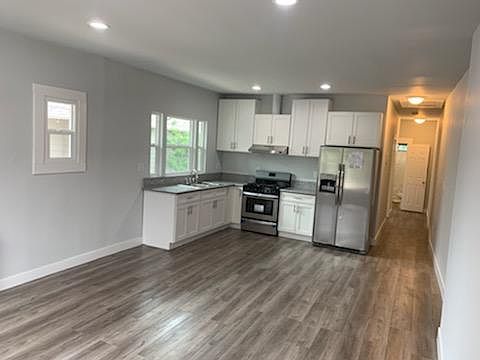 1st image of 270 W 41st Pl