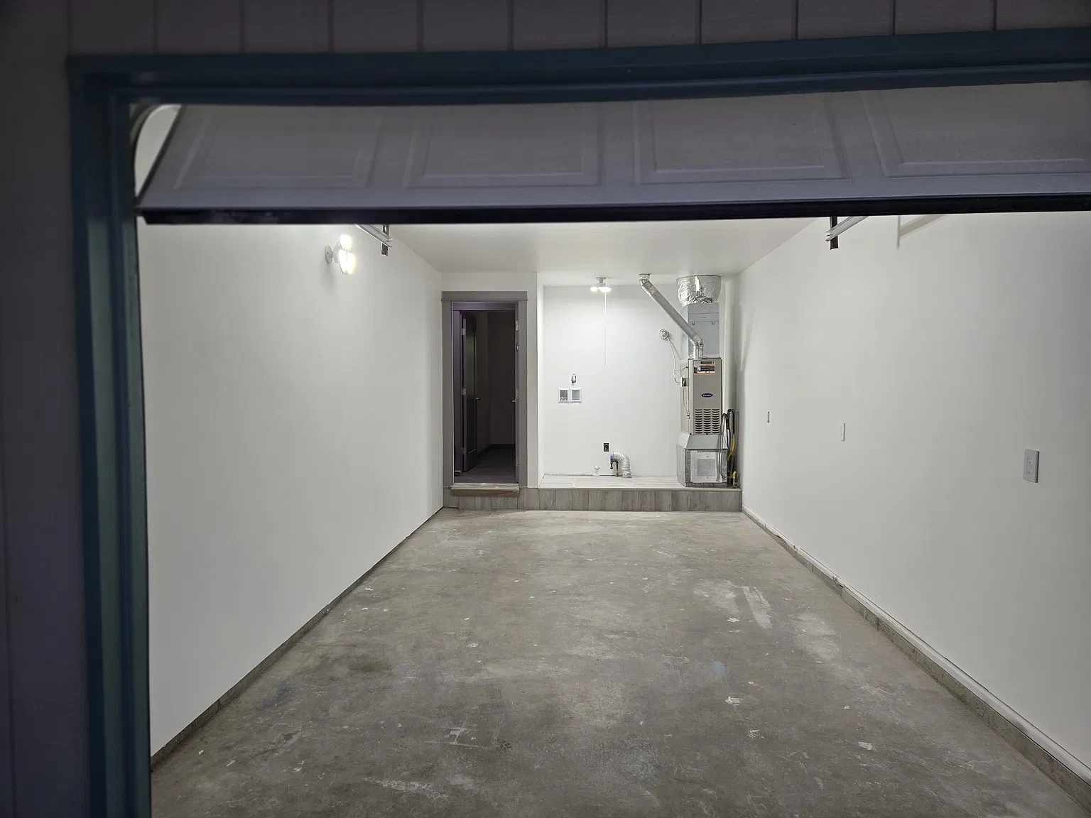 4423 Pine Ave NE — Photo 2
