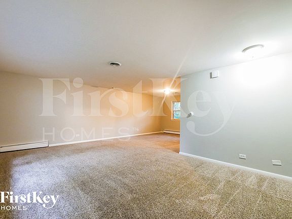 3rd image of 4121 Applewood Ln