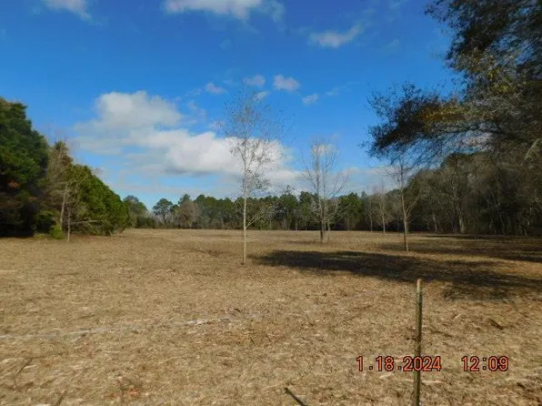 19 Country Lake Dr, Enigma, GA 31749