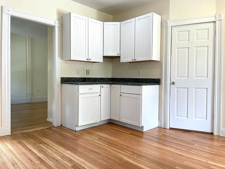 82 Edwards St — Photo 9