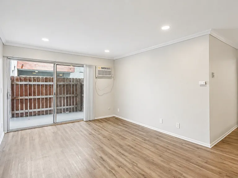 4444 Ensign Avenue — Photo 29