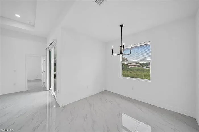 438 Poplar St — Photo 8