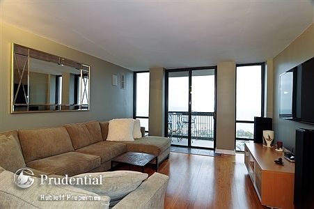 1st image of 1660 N La Salle Dr APT 4003