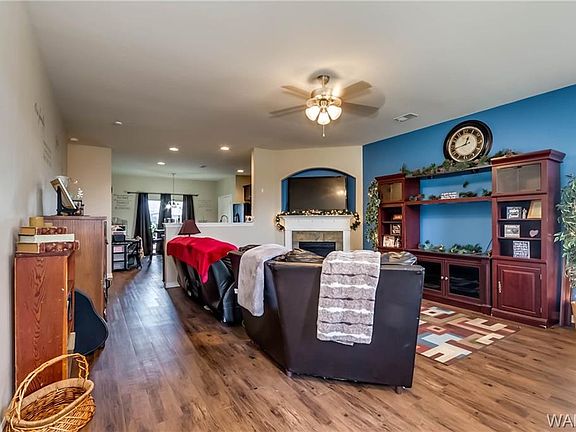 3rd image of 1483 Maxwell Cir