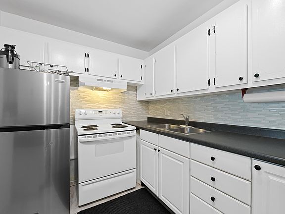 2nd image of 170 Canterbury H