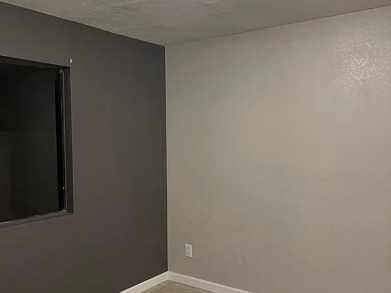 1960 W Bordeaux Pl — Photo 2