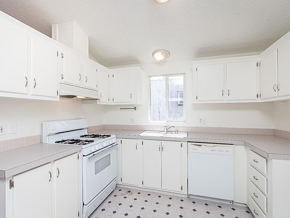 3rd image of 120 Lark St