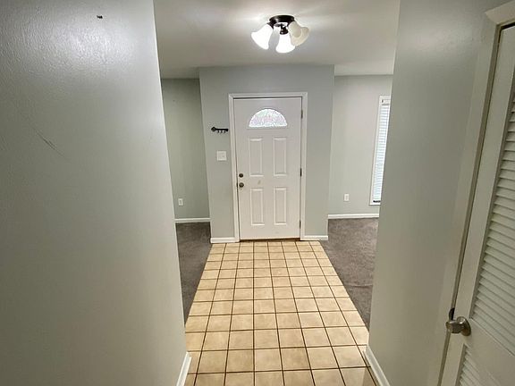 3rd image of 645 Oakwood Dr