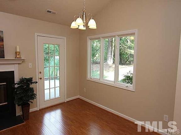 5th image of 4127 Pin Oak Dr