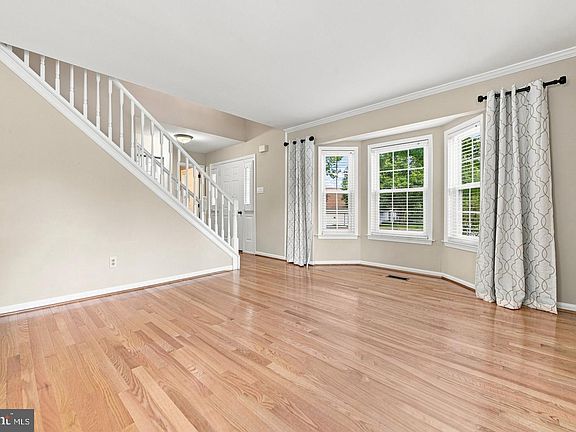 3rd image of 301 Dawns Edge Ln
