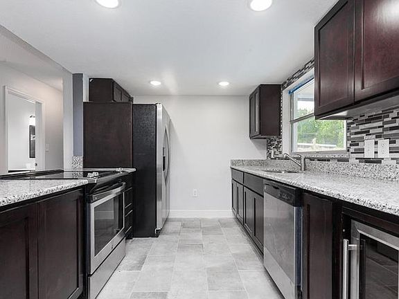 5th image of 306 Lochmond Dr