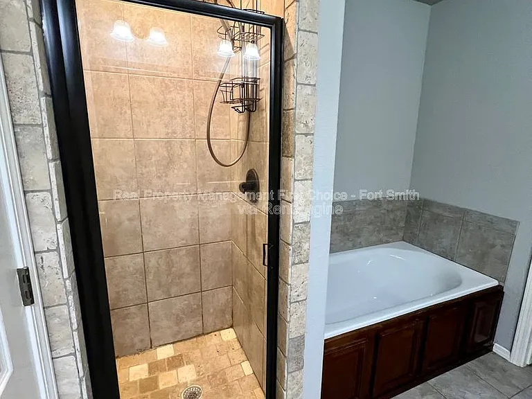 423 Ridge Point Dr — Photo 15