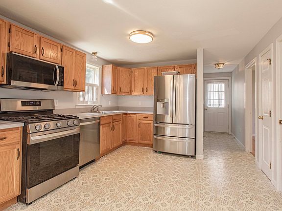 5th image of 36 Redwood Cir