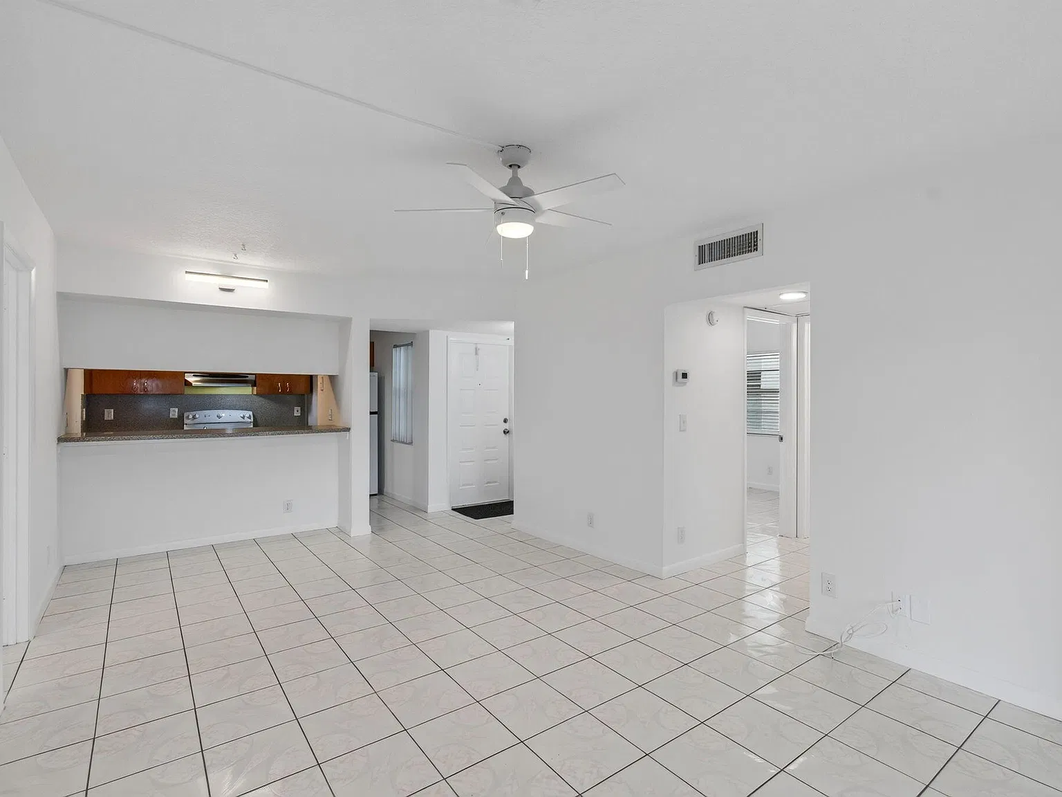 3 bed, 2.0 bath, 1079 sqft, $2,400 — Photo 1