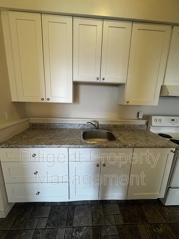 4 bed, 1.5 bath, $2,800 — Photo 4