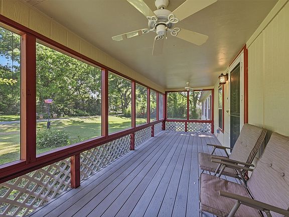 3rd image of 334 Graves Cir