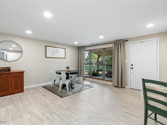 5th image of 9846 Oakwood Dr