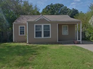 827 S Crestway St, Wichita, KS 67218