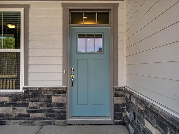 2nd image of 179 Castle Pond Way