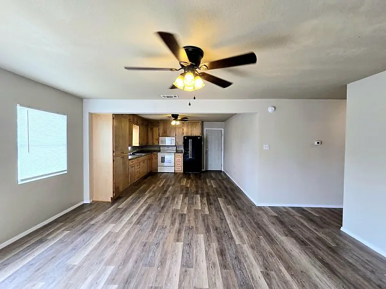 2606 Avenue V — Photo 4