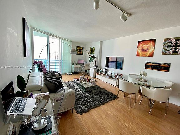 4th image of 325 Biscayne Blvd #3917