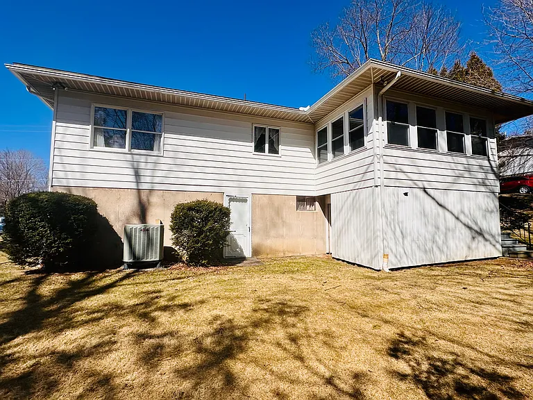 410 Barbara Dr — Photo 15