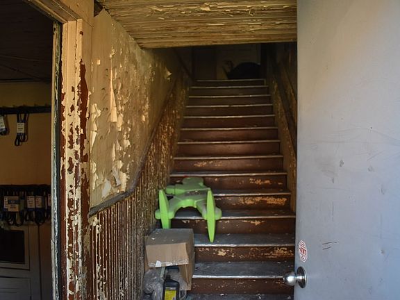2nd image of 1733 Washington St