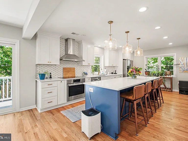 6417 Berkshire Dr — Photo 5