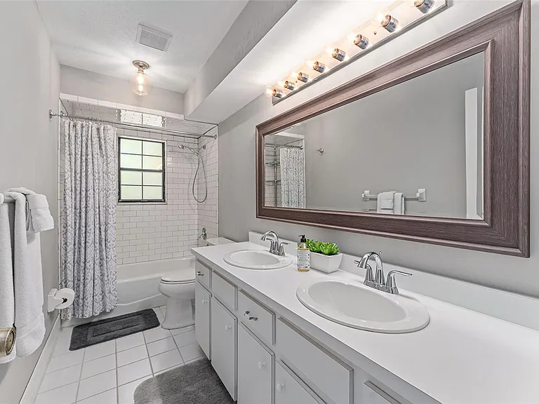 8101 NW 46th St — Photo 53