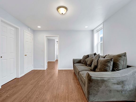 4th image of 465 W 27th St #1F