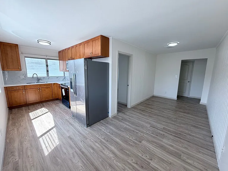 2210 N School St — Photo 18