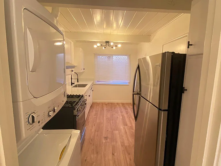 1182 Holmes Ct — Photo 3