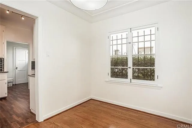 1125 S Hayworth Ave — Photo 17