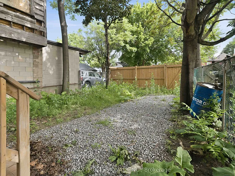 759 Barton St E #MAIN — Photo 19