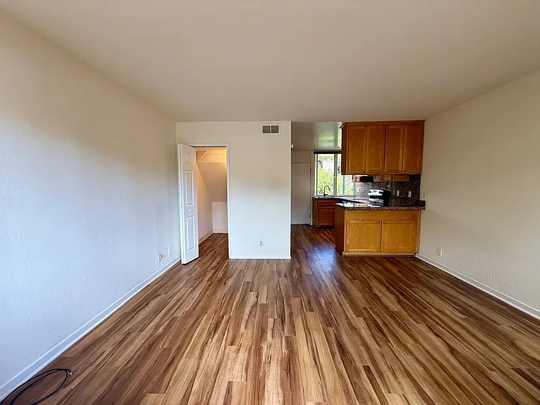 30 Locust Ave #1-8 — Photo 8
