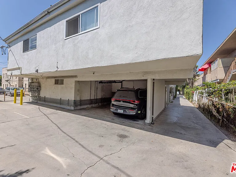 1426 S Orange Grove Ave — Photo 17