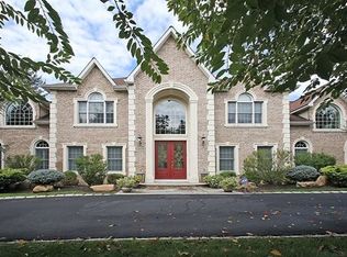 14 Cobblestone Farm Ct, Suffern, NY 10901