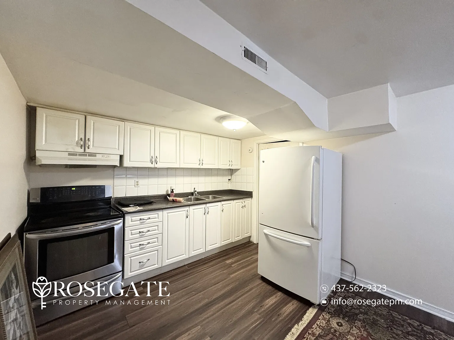 14 Holywell Drive Toronto — Photo 2