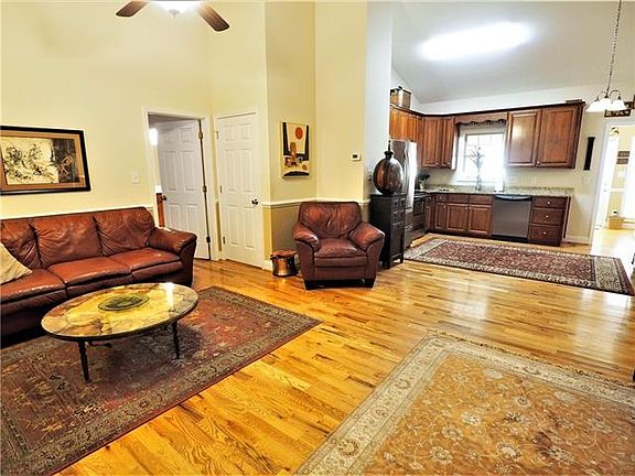 5th image of 5321 Bassett Pl