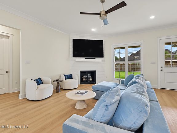 5th image of 10863 Lily Ln
