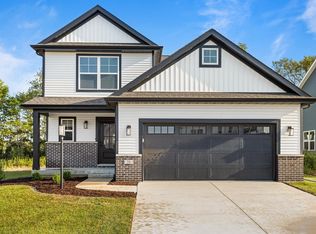 20 Meadow Dr, Monticello, IL 61856